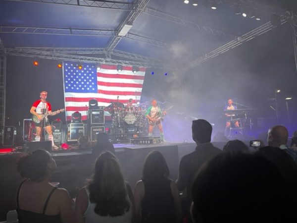 Midwest cover band darling charms audiences across suburbs